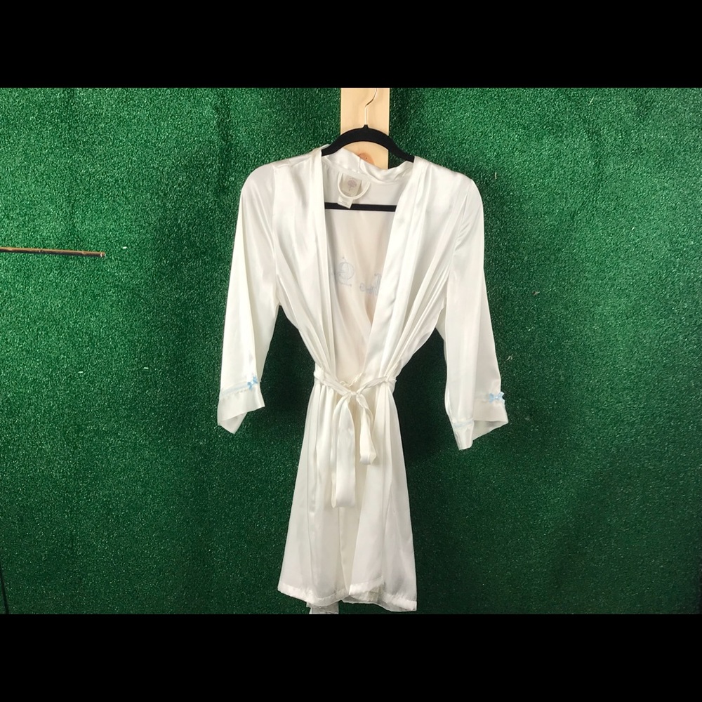 Bride Robe-size medium, worn once, medium